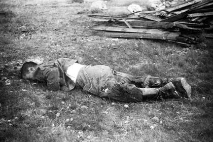 Soldado muerto. Pinares de Valsaín. Gerda Taro, mayo-junio de 1937.
