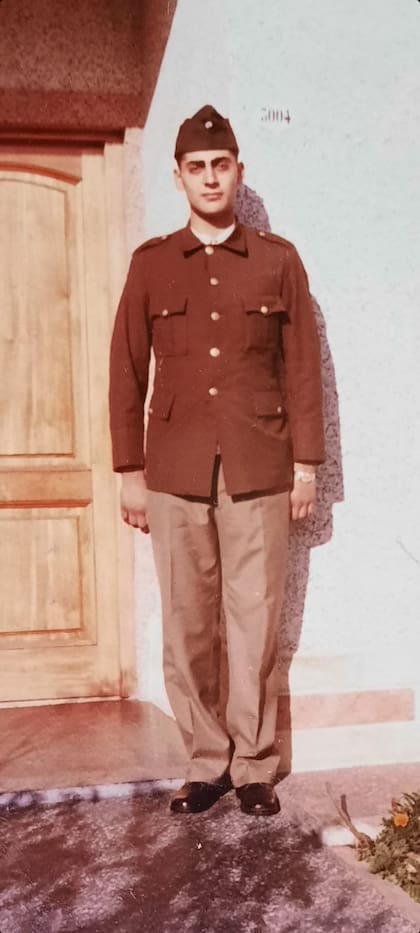 Soldado Renato Ruiz, clase 62, en una foto de 1981.
