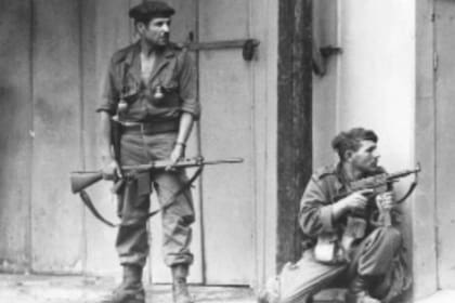 Soldados de Hassan II defienden la residencia de Sjirat durante el intento de golpe de estado de 1971