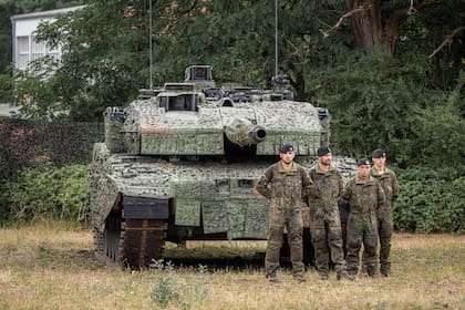Soldados de la Bundeswehr en un tanque Leopard