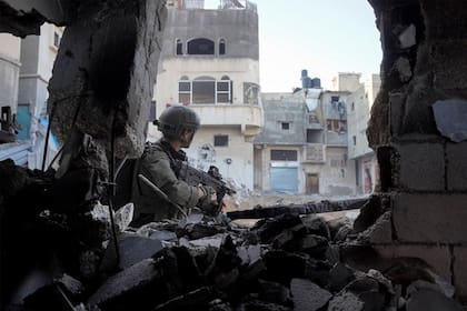 Soldados israelíes de la Brigada Givati ​​operando en Khan Yunis, en el sur de la Franja de Gaza (Archivo)