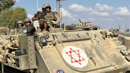 Soldados israelíes dicen que había combatientes de Hamas por todas partes cuando llegaron.