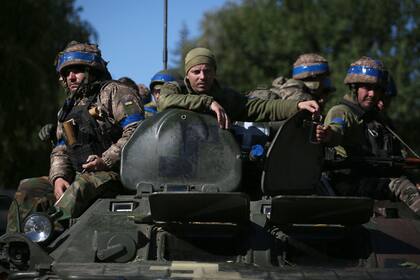 Soldados ucranianos en la región de Donetsk. (Anatolii Stepanov / AFP)