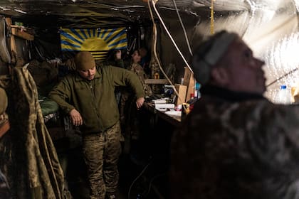 Soldados ucranianos, en una posición cerca de Bakhmut
. (Diego Herrera Carcedo/Anadolu via Getty Images)