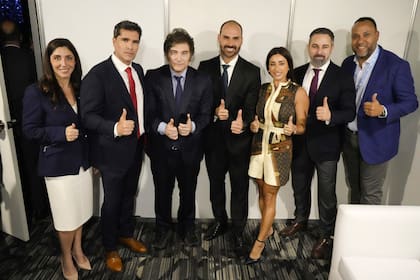 Soledad Cedro, Eduardo Verástegui, Javier Milei, Eduardo Bolsonaro, Laura Arrieta, Santiago Abascal y José Mallea, en la cumbre de la CPAC