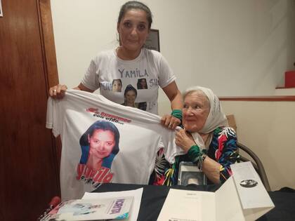 Soledad con Norita Cortiñas, una figura importante de la lucha por los derechos humanos en Argentina