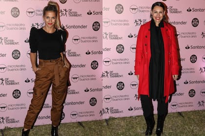 Soledad Fandiño y Pampita, embarazada de casi seis meses, se divirtieron en La Rural con los microrecitales y el microteatro