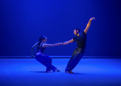 Soledad Mangia y Hernán Piquín, a dúo, en el piazzolliano "Adiós Nonino"; juntos se presentan actualmente con el espectáculo "El último tango", en el Teatro Apolo