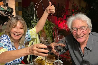 Soledad Silveyra y Claudio García Satur cuando festejaron los 50 años de Rolando Rivas, taxista.