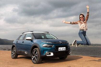 Soledad Villarreal dice que disfruta mucho de la conducción