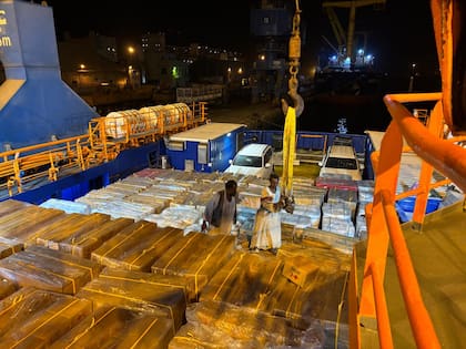 Solidaire puso al servicio de la Cruz Roja su barco humanitario para llevar ayuda a Sudán