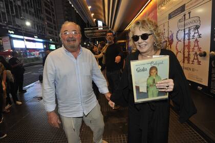 Solita llegó muy bien acompañada y de la mano de su novio, el empresario José Luis Vázquez. "Mi José es un hombre maravilloso. Tiene una posada en Buzios, y yo fui a pasar diez días. Lo conocí el segundo día. Charlamos durante los ocho días restantes hasta que me conquistó. No es un hombre rico ni nada por el estilo. Tiene un año más que yo, 73, y está perfecto”, contó la actriz el año pasado en la mesa de Mirtha