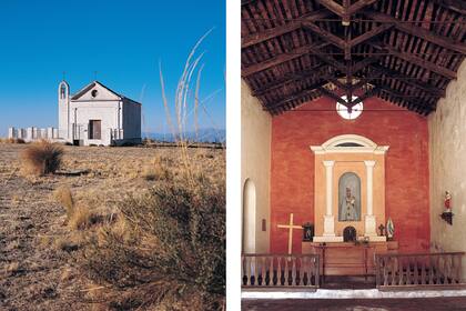 Solitaria, en medio de un silencio que sólo interrumpe el viento, la capilla se alza junto al campo santo. Sus instalaciones fueron concebidas a lo grande, con coro, confesionario y sacristía para recibir al cura que venía periódicamente a celebrar misa.