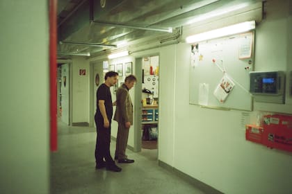 Solnicki reconoció que la película “está definitivamente compuesta para honrar a Willem como un animal de escenario, y la idea misma del edificio en el que trabaja es como una señal para que él flote como lo hace a través de esos espacios”