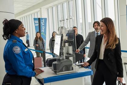 Solo cuatro estados (California, Iowa, Maryland y Virginia) permiten actualmente usar licencias digitales en teléfonos como identificación válida, aunque la TSA recomienda llevar siempre respaldo físico