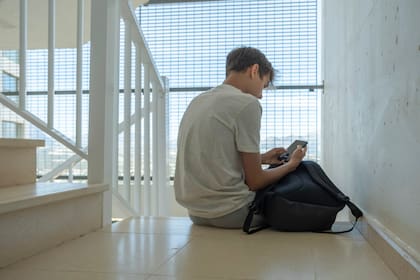 Solo el 16% de los adolescentes expuestos a la ludopatía conversó sobre el tema en su casa, y apenas el 21% lo hizo en su escuela