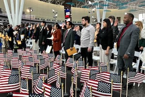 Solo el 25 % de los inmigrantes venezolanos en EE.UU. están naturalizados