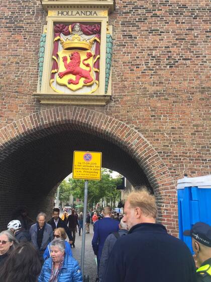 "Solo en la provincia de Buenos Aires vive tanta gente como en toda Holanda", dice Leo.