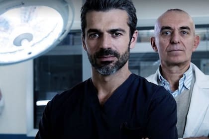 “Solo hay 16 casos como este en todo el mundo, de amnesia total referida a un período de tiempo específico, y doce años son muchos”, reveló el protagonista de la serie, Luca Argentero, quien encarna el personaje de Andrea Fanti inspirado en el doctor Piccioni. Como el verdadero el DOC es un médico que se vuelve más empático con los pacientes.