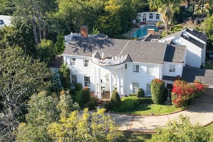 Solo la fachada de la casa aparece en la serie del Príncipe de Blair (Airbnb)