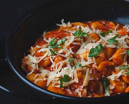 Solo los 29 La Boquería sirve ñoquis caseros de papa con pimienta blanca y puré de ajos, servidos con albóndigas y fileto