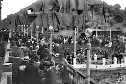 Solo los primeros seis días desde su inauguración, el Parque Japonés fue visitado por unas 150.000 personas, informaba Caras y Caretas