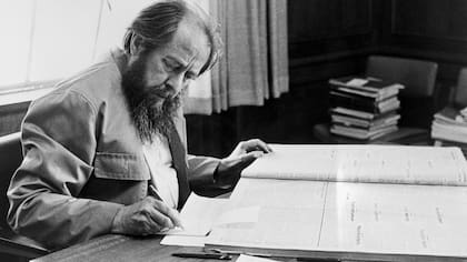 Solzhenitsyn primero denunció los “horrores morales” del régimen soviético y, al volver del exilio, el raquitismo democrático y la corrupción de su país