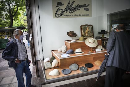 Sombreros Maidana está en avenida Rivadavia 1923