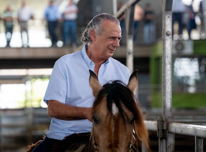 Somma en su zaino colorado que tenía en el MAG para recorrer los corrales de hacienda