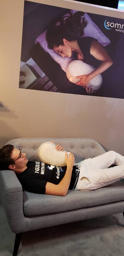 Somnox, un almohadón motorizado que te ayuda a dormir mejor