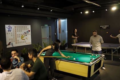 Son 10 mil m² en total, con 8000 m² construidos, un espacio de trabajo flexible con foco en el bienestar.