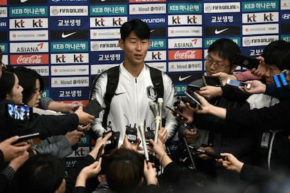 Son, a su regreso a Corea del Sur: "Fue una guerra, es un éxito que hayamos regresado sin lesiones", dijo