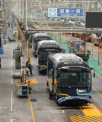 Son buses fabricados en China por la compañía ASIASTAR e importados por Agrale. Salen 200.000 dólares cada uno