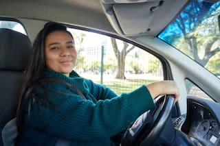 Por qué cada vez más mujeres salen a manejar con una app y cuáles son sus historias