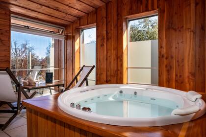 Son espacios donde la naturaleza y el confort se combinan en una sinfonía de tranquilidad y belleza.