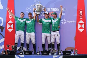 Con dos chicos y dos grandes en el campeón, los más emocionados son los de mil batallas, y tienen por qué