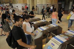 Son los pasajeros que hicieron combinaciones entre varios medios de transporte y pagaron con Red SUBE o que recibieron descuentos a través de la Tarifa Social