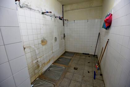 Son los propios presos los que se ocupan del aseo del lugar