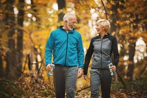 Son múltiples las investigaciones que han demostrado que la simple acción de pasear en la naturaleza puede desencadenar mejoras profundas en la salud mental y física