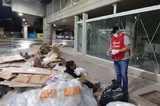 “Por noche, vemos cientos de personas durmiendo en las calles de la Ciudad”