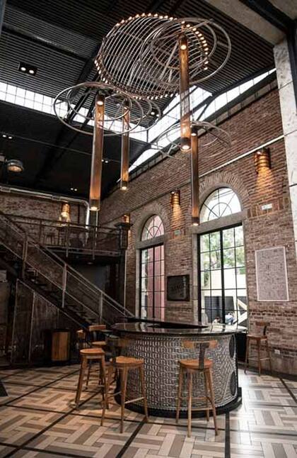 Son patios de comida que se desarrollan en viejas edificaciones con valor patrimonial; buscan generar una experiencia multisensorial