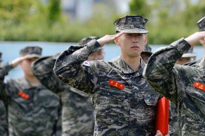 Son, un soldado más en el servicio militar de Corea del Sur