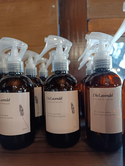 Son varios los derivados de la lavanda en uso cosmético, como aromatizante y también en gastronomía.