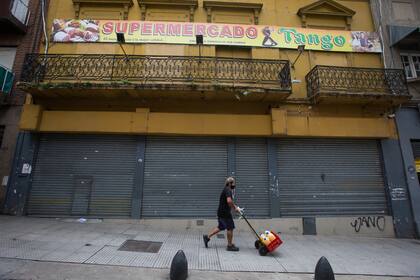 Son varios los locales comerciales que, ante la falta de público, decidieron cerrar sus puertas de manera definitiva.