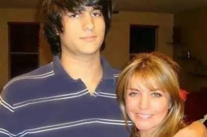 Sonia continúo la carrera de leyes para cumplir el sueño de su hijo: ser abogado