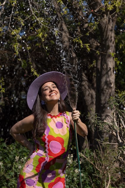 Sonia le está produciendo nuevas canciones a las Trillizas de Oro. "Las empujo a hacer cosas: son un ícono que no tiene que perderse", dice sobre su mamá, María Emilia, y sus tías, María Laura y María Eugenia