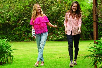 Sonia –que además de la novela de Telefe protagoniza Mi querida hermana menor, en Microteatro, junto a su prima Cala Zavaleta– está más atenta a su madre que nunca. Después del robo, la acompañó mucho en su vuelta a la casa y durmieron juntas las primeras noches.