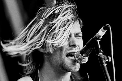 Sonic Youth y Nirvana/Tour europeo/1991: El verano antes de lanzar Nevermind, Nirvana aún era un grupo mayormente desconocido. Consiguieron una serie de fechas en festivales europeos, como teloneros de Sonic Youth, y descubrieron su poder para encender a grandes públicos