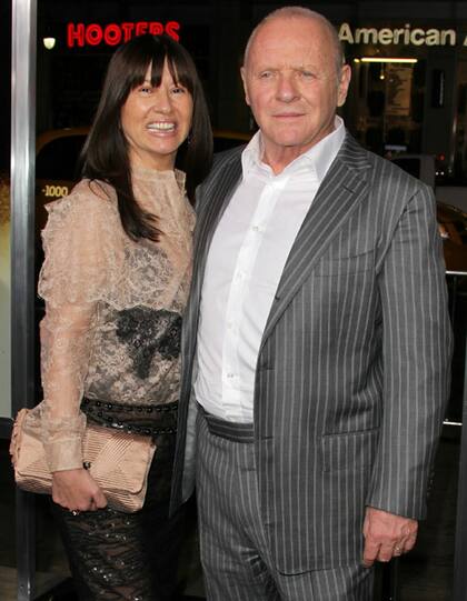 Anthony Hopkins, junto a su mujer, Stella Arroyave, productora, escritora y actriz colombiana