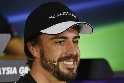 Sonrisa de oreja a oreja para Fernando Alonso, quien volverá a correr tras su accidente
